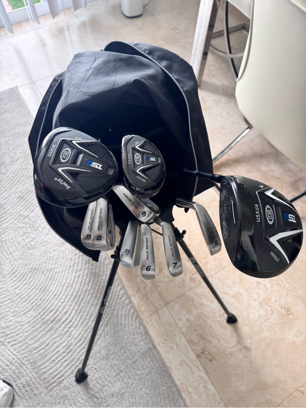 Youth Black Stand Golf Duffel Bag with Club Storage